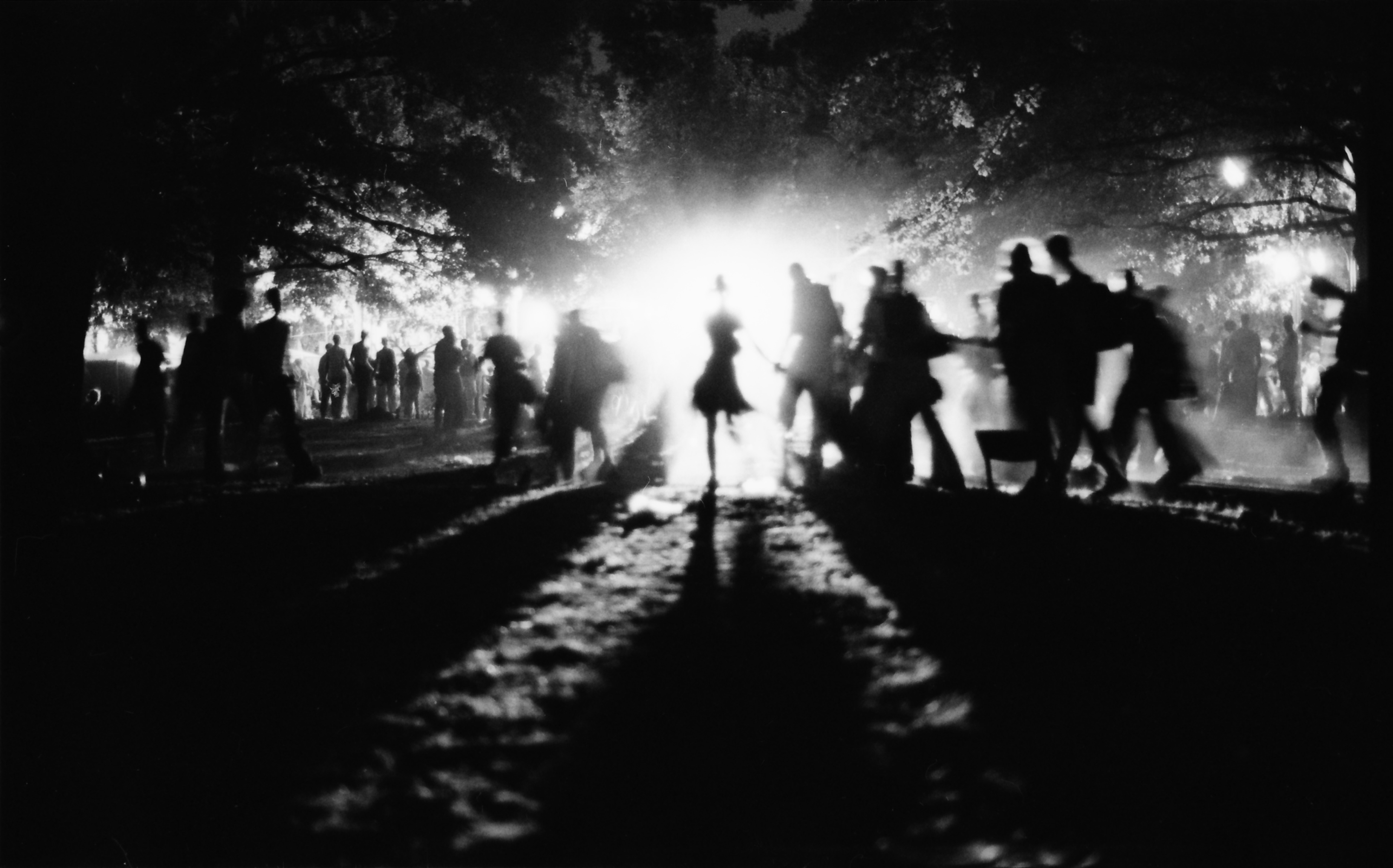  love-parade-berlin-black-and-white-photography-35mm-matthias-grunsky 