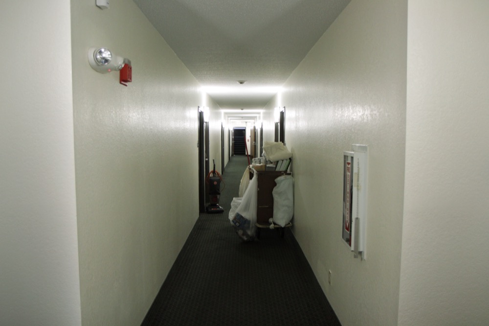  usa-hotel-hallway-photography-matthias-grunsky 