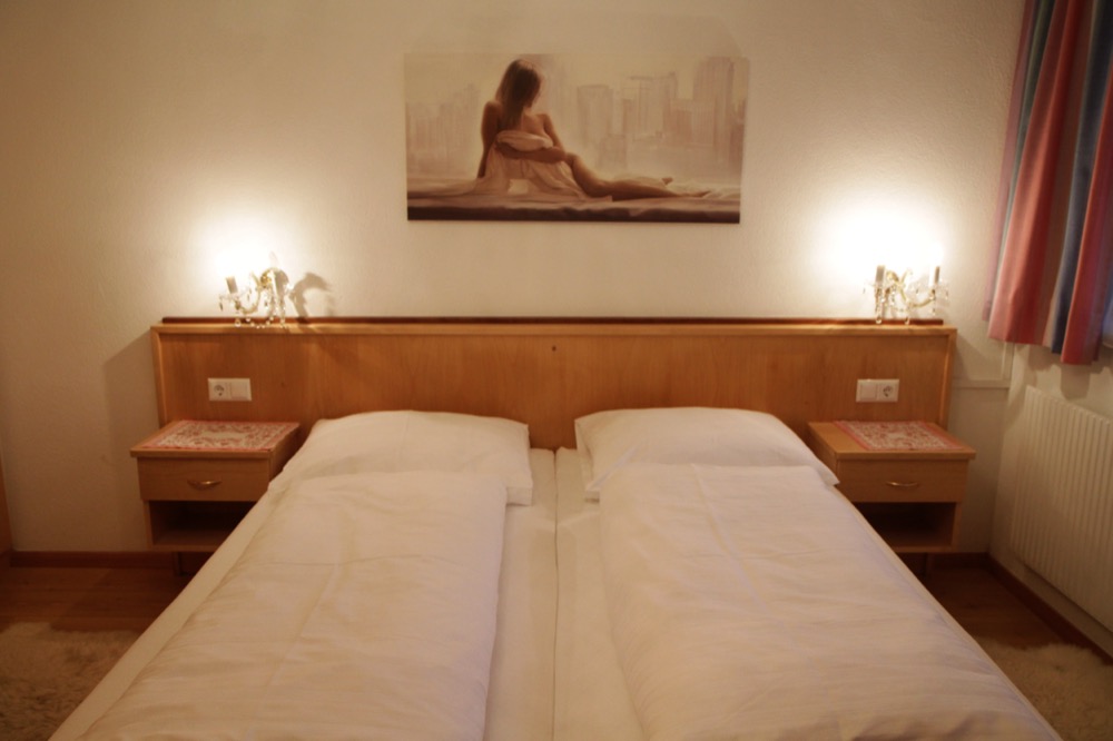  tyrol-aistria-hotel-room-photography-matthias-grunsky 